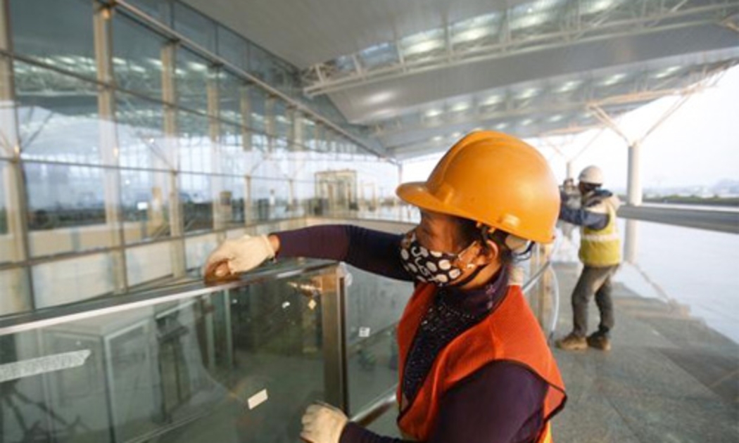Theo báo cáo, lực lượng lao động từ 15 tuổi trở lên của cả nước ước tính đến thời điểm 1/1/2015 là 54,48 triệu người, tăng 782 nghìn người so với cùng thời điểm năm trước, trong đó lao động nam chiếm 51,3%, nữ chiếm 48,7% - Ảnh: Reuters.<br>