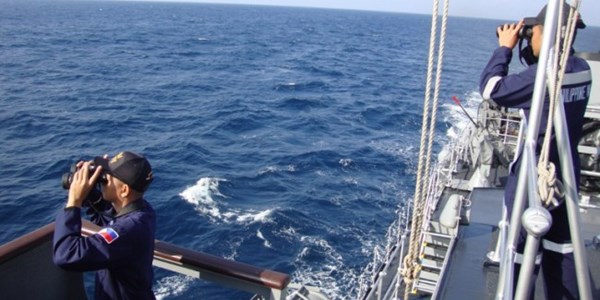 Hải quân Philippines tuần tra bảo vệ lãnh hải.