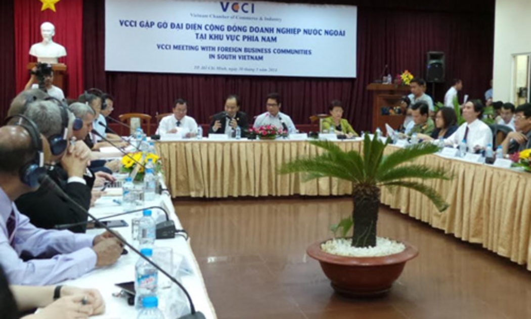 Không chỉ có đại diện hiệp hội các doanh nghiệp bị ảnh hưởng bởi các vụ gây rối hồi trung tuần tháng 5 có mặt, mà các hiệp hội không có doanh nghiệp bị thiệt hại cũng đến lắng nghe, lên tiếng.