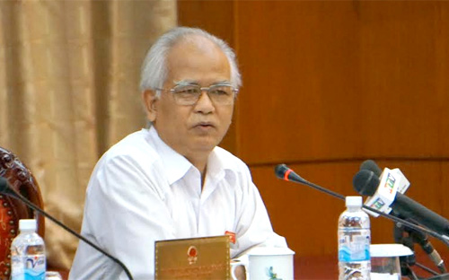 Chủ tịch Hội đồng Dân tộc Ksor Phước cho rằng giải quyết khiếu kiện buộc thôi việc thì được, chứ giáng chức, cách chức thì không nên.<br>