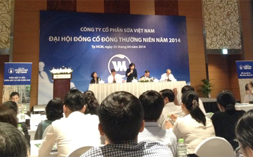 Đại hội cổ đông đã thông qua việc Chủ tịch Hội đồng Quản trị Vinamilk tiếp tục kiêm nhiệm Tổng giám đốc.