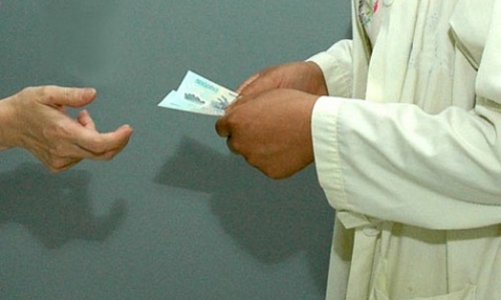 Khảo sát hành chính công: “Lót tay” mới mong có việc