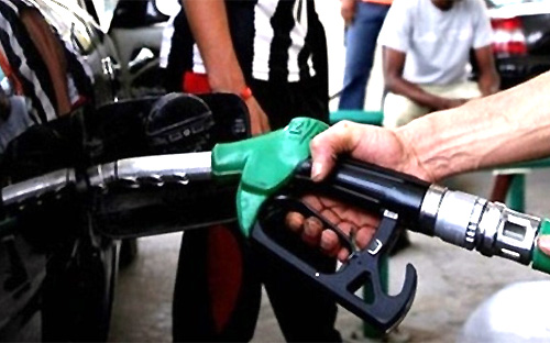 Đây chính là cơ hội rất tốt để các mặt hàng sử dụng xăng dầu giảm chi phí nhằm phục hồi sản xuất, có tăng trưởng, có tiền chi vào hoạt động khác, qua đó nền kinh tế vĩ mô sẽ ổn định và lạm phát sẽ được kiềm chế.