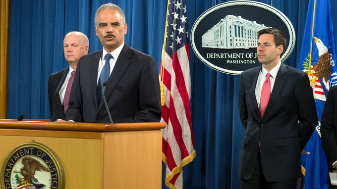 Bộ trưởng Bộ Tư Pháp Mỹ Eric Holder công bố cáo trạng nhắm vào năm sĩ quan quân đội Trung Quốc - Ảnh: Reuters.