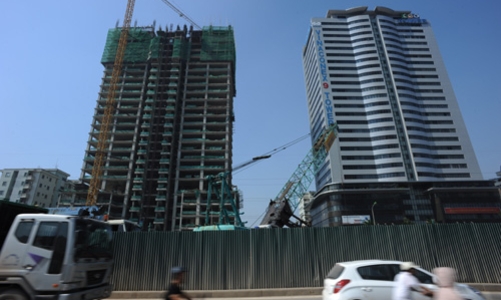 Mua bán bất động sản: “Khó khăn của anh, cơ hội của tôi”