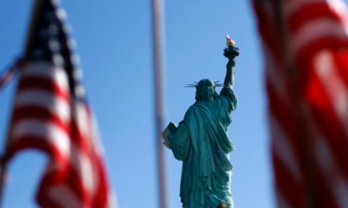 Mỹ lấy lại vị trí đầu tàu tăng trưởng từ Trung Quốc