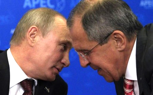Tổng thống Vladimir Putin và Ngoại trưởng Nga Sergei Lavrov - Ảnh: Reuters.<br>