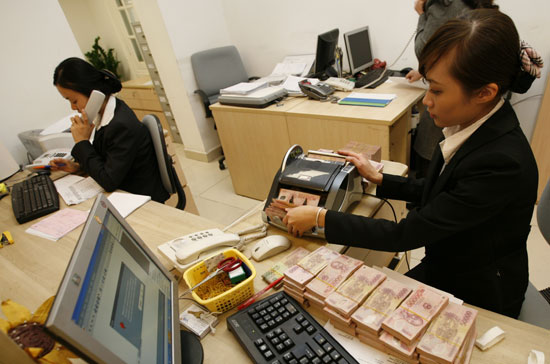 Theo chính sách mới, các tổ chức tín dụng, chi nhánh ngân hàng nước ngoài thực hiện thu hồi toàn bộ nợ gốc và lãi khi hết thời hạn cho vay đã thỏa thuận trong hợp đồng tín dụng với khách hàng, không được tái tục toàn bộ hoặc một phần khoản nợ gốc đã cho vay.