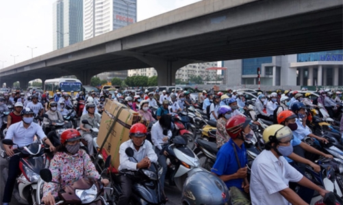 Thu phí đường bộ với xe máy: “Nhường” Chính phủ quyết?