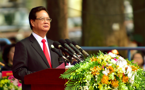 Thủ tướng Nguyễn Tấn Dũng tại lễ mít tinh, diễu binh, diễu hành chào mừng kỷ niệm 40 năm ngày giải phóng miền Nam, thống nhất đất nước, diễn ra tại Tp.HCM sáng 30/4.