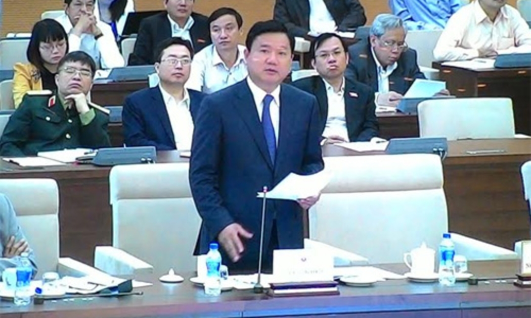 Giải trình bổ sung, Bộ trưởng Đinh La Thăng khẳng định: cơ chế tài chính cho sân bay Long Thành đã được nêu rất rõ ràng, với 30% tổng số vốn từ ngân sách - Ảnh: PT.<br>