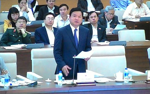Giải trình bổ sung, Bộ trưởng Đinh La Thăng khẳng định: cơ chế tài chính cho sân bay Long Thành đã được nêu rất rõ ràng, với 30% tổng số vốn từ ngân sách - Ảnh: PT.<br>