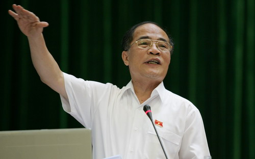 <font face="Arial, Verdana" size="2">Lên tiếng đầu tiên, tranh luận với tinh thần không khoan nhượng cho đến tận phút gần chót, chính là Chủ tịch Quốc hội Nguyễn Sinh Hùng.</font>