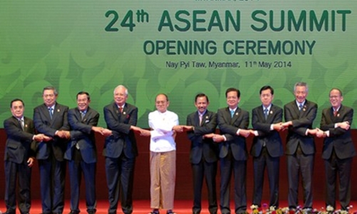 Trung Quốc đối đáp với ngoại trưởng ASEAN về biển Đông