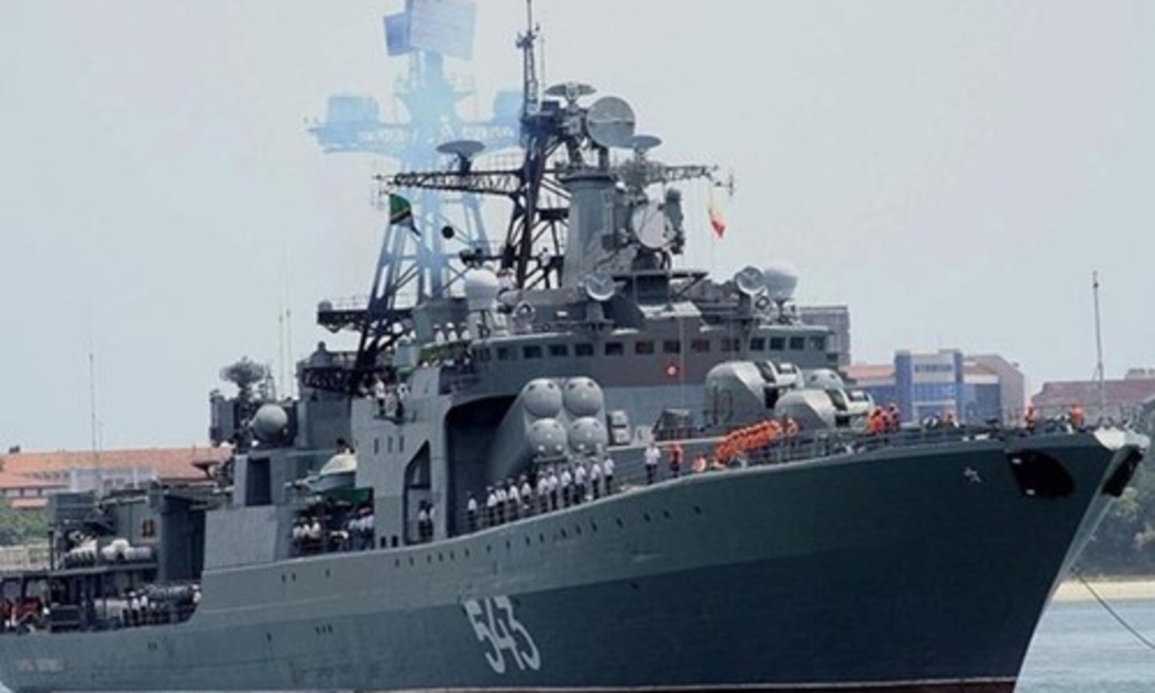 Ngày 17/6 vừa qua, đoàn chiến hạm Nga gồm tàu chống ngầm cỡ lớn Nguyên soái Shaposhnikov, tàu chở dầu Irkut và tàu cứu hộ Alatau đã ghé thăm không chính thức cảng Cam Ranh.