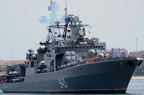 Ngày 17/6 vừa qua, đoàn chiến hạm Nga gồm tàu chống ngầm cỡ lớn Nguyên soái Shaposhnikov, tàu chở dầu Irkut và tàu cứu hộ Alatau đã ghé thăm không chính thức cảng Cam Ranh.