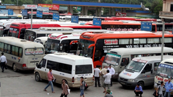 Giá xăng dầu giảm mạnh, doanh nghiệp vận tải đòi... tăng giá vé