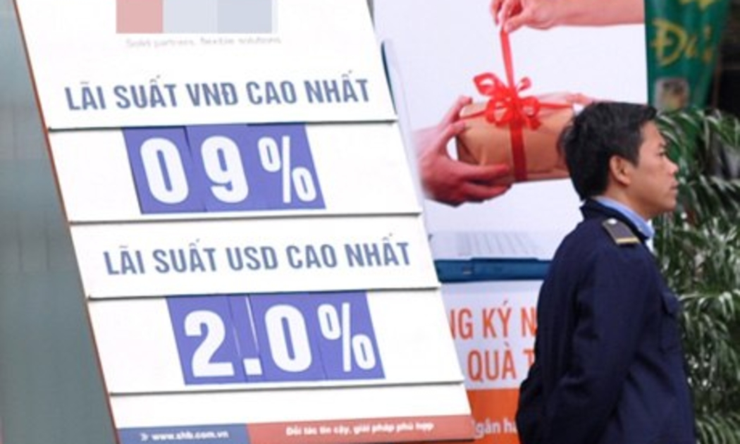 Theo tính toán sơ bộ, nếu lãi suất cho vay giảm 1% sẽ có tác động tổng hợp tới nền kinh tế, làm GDP năm 2015 tăng thêm khoảng 0,45% và lạm phát giảm khoảng 0,76%.