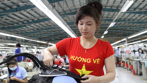 Phần
 lớn các doanh nghiệp bị thiệt hại đã khôi phục được sản xuất - kinh 
doanh - Ảnh: Tuổi Trẻ.<br>