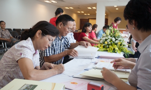 Cư dân hai khu đô thị của Vingroup lần đầu nhận sổ đỏ