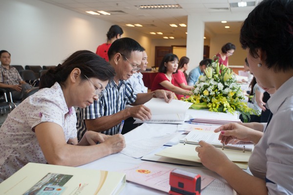 Theo Vinhomes, các chủ sở hữu nhận sổ đỏ đều đã hoàn thành nghĩa vụ tài chính và cung cấp đầy 
đủ hồ sơ pháp lý cần thiết, liên quan đến căn hộ/biệt thự cho cơ quan 
quản lý Nhà nước.