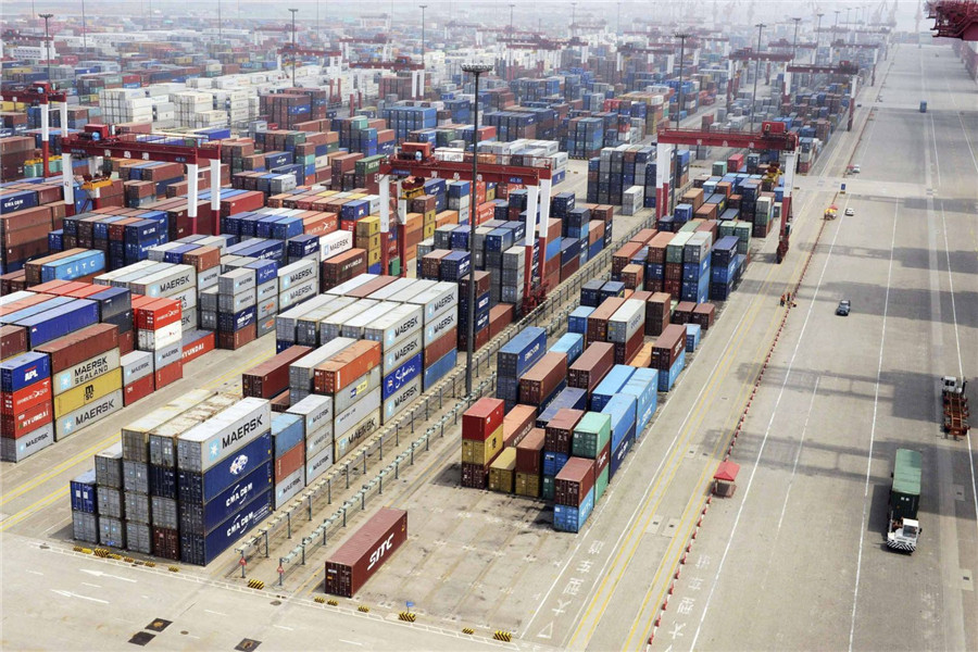 Bên cạnh việc tạo ra “cú huých” tăng trưởng kinh tế khu vực, một Trung Quốc mạnh lên cũng đặt ra tình thế “tiến thoái lưỡng nan” cho các quốc gia láng giềng. <br>