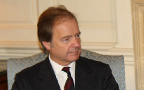 Quốc vụ khanh Hugo Swire kêu gọi các bên kiềm chế và hạ nhiệt căng thẳng - Ảnh: BBC.<br>