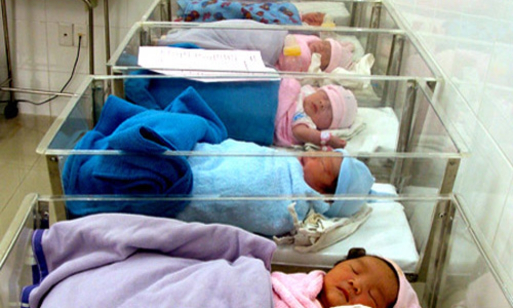 Chế độ nghỉ thai sản cũng là nội dung đáng chú ý tại dự thảo Luật Bảo hiểm xã hội - Ảnh: NLĐ.<br>