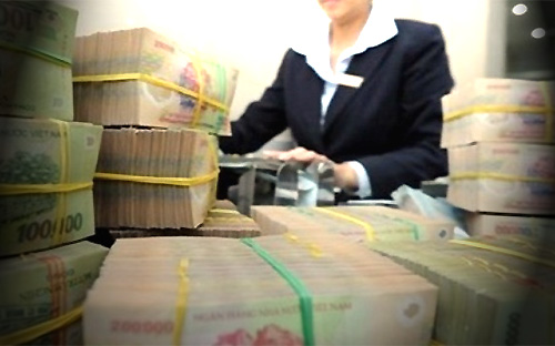 Với xuất khẩu, các doanh nghiệp của Việt Nam mặc dù đã được hưởng ưu đãi, nhưng vẫn đang vay với lãi suất là 9 - 11%/năm, trong khi doanh nghiệp của các nước có mặt hàng xuất khẩu cạnh tranh trực tiếp với Việt Nam lại đang vay với lãi suất thấp hơn nhiều. <br>