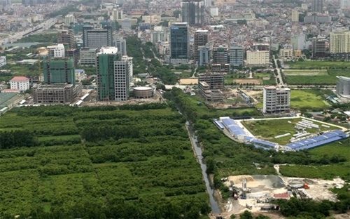 Báo cáo kết quả kiểm toán năm 2013 vừa được gửi đến Quốc hội đã cho biết
 đích danh một số ”ông lớn” đang quản lý và sử dụng diện tích đất đai 
lớn, nhưng còn để đất không hoặc chưa sử dụng, sử dụng không hiệu quả, 
bị lấn chiếm.<br>