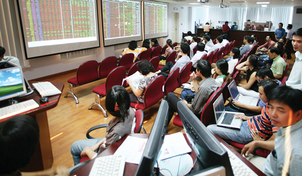 Các chiến lược gia chứng khoán tham gia cuộc khảo sát dự báo, VN-Index sẽ tăng trung bình 15% trong thời gian từ nay tới cuối năm so với mức đóng cửa phiên giao dịch ngày 21/1, đạt mức khoảng 655 điểm. <br>