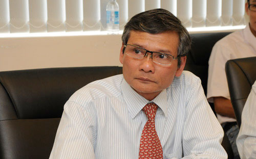 Giải pháp mà ông Trương Văn Phước, Tổng giám đốc Eximbank khuyến nghị là Chính phủ cần mở rộng các chính sách hỗ 
trợ doanh nghiệp, giúp họ giải phóng hàng tồn kho tốt hơn. Đó là tăng 
tổng cầu cho nền kinh tế. 