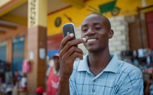 Tính đến tháng 7/2014, dân số của Congo đạt 77,4 triệu, là một những nước có số dân lớn nhất châu Phi, nhưng thị trường viễn thông chưa phát triển và còn nhiều tiềm năng.