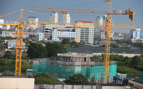 Cơ sở để đưa ra chỉ tiêu tăng trưởng GDP bình quân cho 5 năm tới là 6,5 -7%/năm có lẽ cần thêm lời giải đáp.