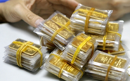 Trong báo cáo công bố tuần qua, Ngân hàng Nhà nước “tự đánh giá” rằng, 
sự can thiệp của họ đã loại trừ cơ bản rủi ro về huy động và cho vay vốn
 bằng vàng trong hoạt động của hệ thống tổ chức tín dụng, từ đó loại trừ
 khả năng đổ vỡ tổ chức tín dụng, làm ảnh hưởng dây chuyền đến toàn hệ 
thống có nguồn gốc từ hoạt động huy động và cho vay bằng vàng, góp phần 
kiềm chế đầu cơ và tình trạng “vàng hóa”.