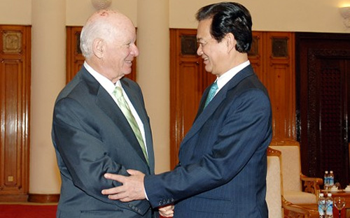 Thủ tướng Nguyễn Tấn Dũng và Thượng nghị sỹ Benjamin Cardin - Ảnh: VGP/Nhật Bắc.