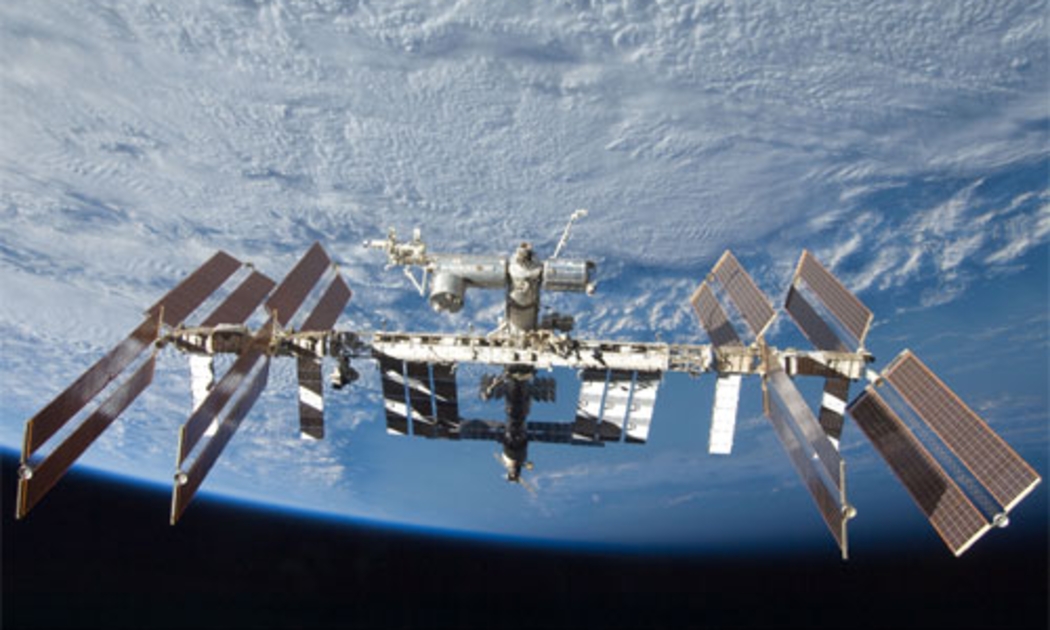 Kể từ khi tàu vũ trụ con thoi ngừng hoạt động, NASA đã phụ thuộc vào Nga trong việc đưa các nhà du hành vũ trụ lên ISS.