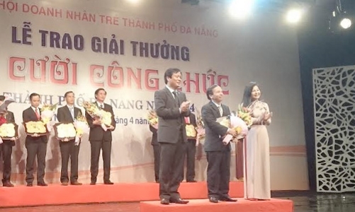 Doanh nhân Đà Nẵng trao giải “nụ cười” cho công chức thành phố