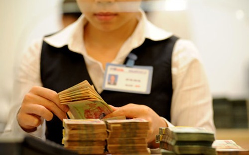 Theo Ngân hàng Nhà nước, tính đến cuối tháng 6/2014, tín dụng toàn hệ 
thống tăng 3,52% so với cuối 2013, trong đó có sự đóng góp cao của khu 
vực tín dụng ngoại tệ, với mức tăng 12,03%, trong khi VND chỉ 2,17%.