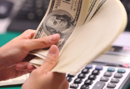 Ước năm 2014, chỉ số nợ công ở mức 60,3% GDP và dự kiến 2015 khoảng 64% GDP, sát với ngưỡng an toàn được Quốc hội phê duyệt.<br>