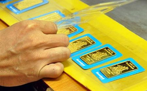 Có 18 ngân hàng thương mại tham gia huy động và cho vay vàng.