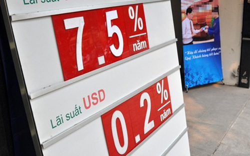 Lạm phát liên tục ở mức thấp những năm gần đây cũng là cơ sở để có được 
mặt bằng lãi suất như hiện nay, hay góp phần tạo nên khả năng tự bơi của
 nó.