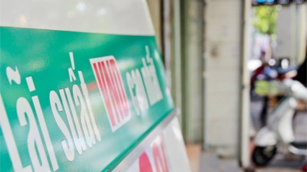 Nên “neo” trần lãi vay theo lãi suất cơ bản?