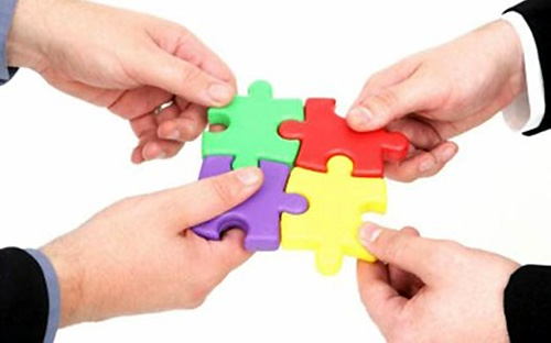 Điểm khác biệt được WB đề cập là những năm trước, quá trình hợp nhất chủ yếu liên quan tới sáp nhập các ngân hàng nhỏ hơn (và hoạt động yếu kém hơn), còn năm nay chứng kiến nhiều thương vụ mua lại các ngân hàng nhỏ hơn của các ngân hàng thương mại nhà nước lớn.