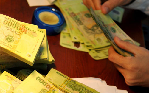 Vốn đã bớt “bật tường” qua lại. Hay như cách nói của một chuyên gia là 
đã bớt đi những “động tác giả” trong việc mở rộng quy mô tổng tài sản.