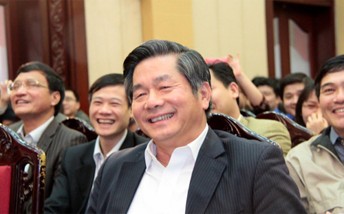 Một ngày nào đó, khi không còn mặc trên mình chiếc áo vest chính khách, nhiều người mong Bộ trưởng Vinh sẽ là một chuyên gia, tiếp tục góp những tiếng nói thẳng thắn và trách nhiệm với tương lai - Ảnh: NCSEIF.