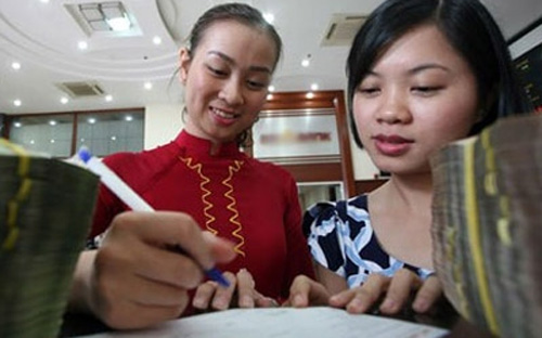 Thời điểm này năm ngoái, tỷ lệ dư nợ có lãi suất trên 15% chiếm tới 65% 
tổng dư nợ, nhưng nay, lãi suất khoản vay mới đều về mức 10%/năm.