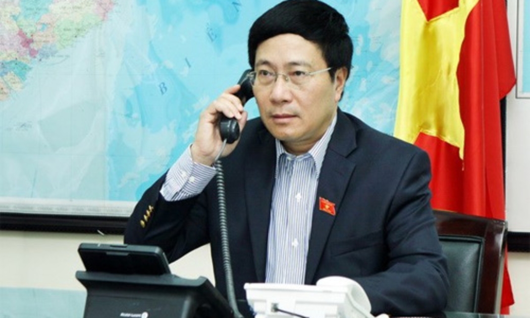 Phó thủ tướng, Bộ trưởng Bộ Ngoại giao Phạm Bình Minh điện đàm với Ngoại trưởng Mỹ John Kerry về vấn đề biển Đông.