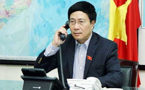 Phó thủ tướng, Bộ trưởng Bộ Ngoại giao Phạm Bình Minh điện đàm với Ngoại trưởng Mỹ John Kerry về vấn đề biển Đông.
