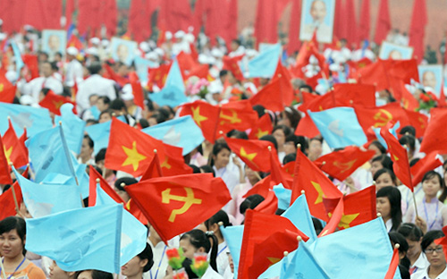 Nhận xét quy định của dự thảo luật là quá rộng, Chủ nhiệm Ủy ban Tài chính - Ngân sách Phùng Quốc Hiển đề nghị có thể có một số nội dung nên hạn chế, cân nhắc thêm, như vấn đề lãnh thổ hay quyền lãnh đạo của Đảng - Ảnh: ANTĐ.<br>